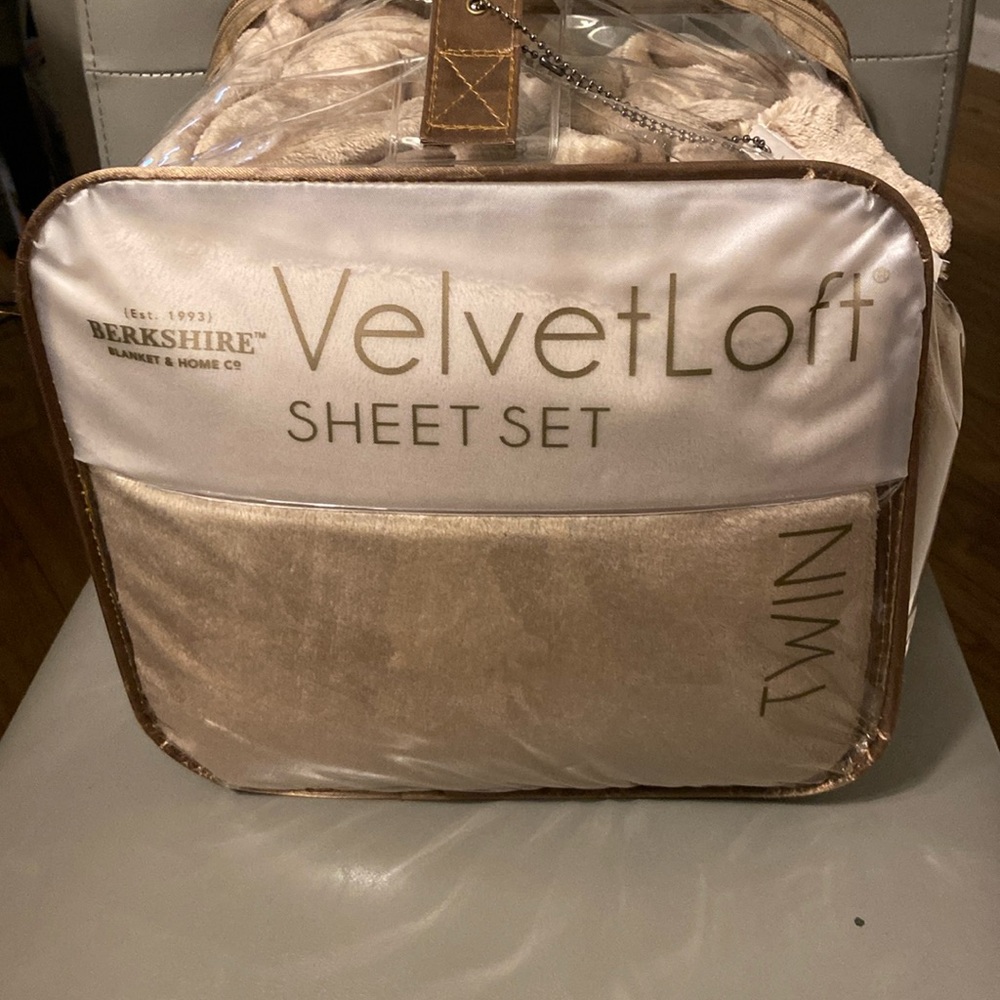 Berkshire Velvet Loft TWIN sheet set TAUPE